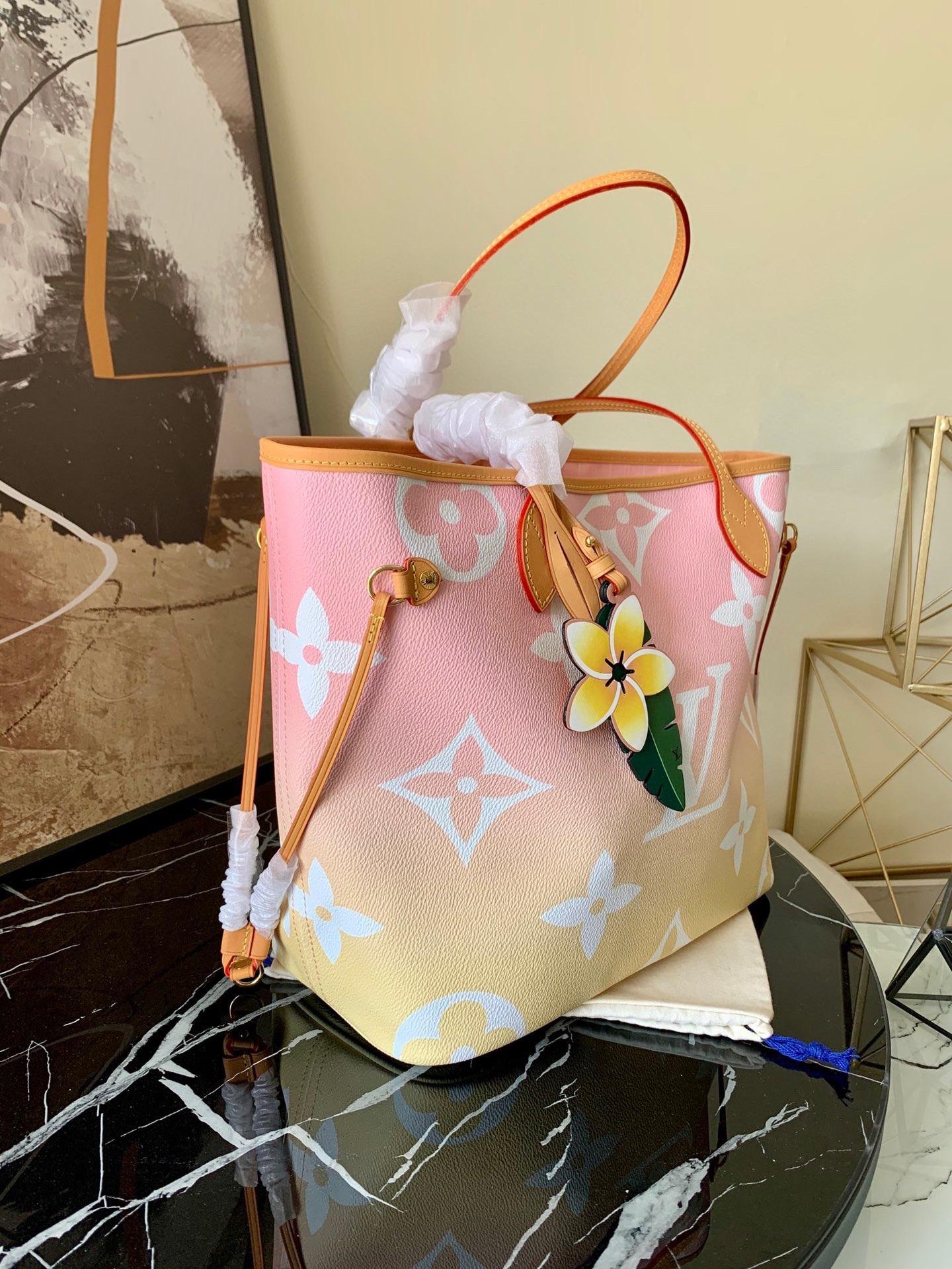               Neverfull MM tote bag with flower charm     each Mist Brume Bag