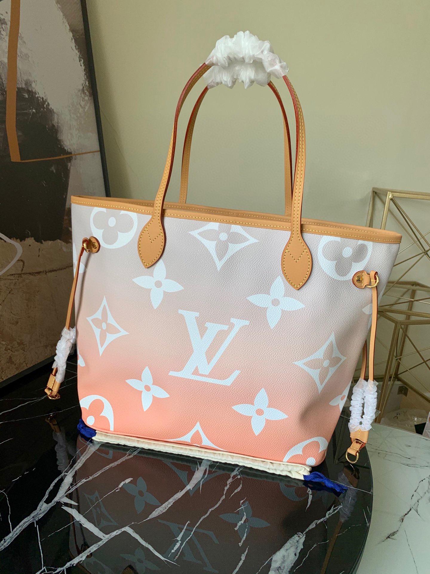               Neverfull MM tote bag with flower charm     each Mist Brume Bag 7