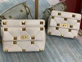 VALENTINO LARGE ROMAN STUD THE SHOULDER BAG IN NAPPA WITH CHAIN