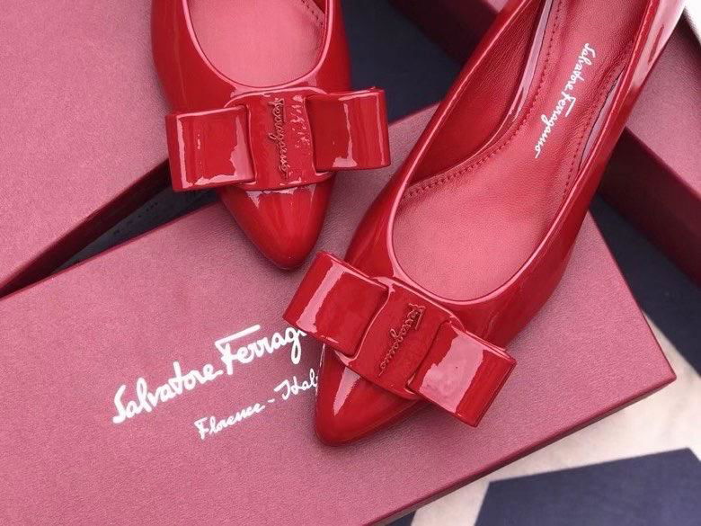 Salvatore           Women's Vivanappa Sella Pointed Toe Logo Bow Leather Flats 5