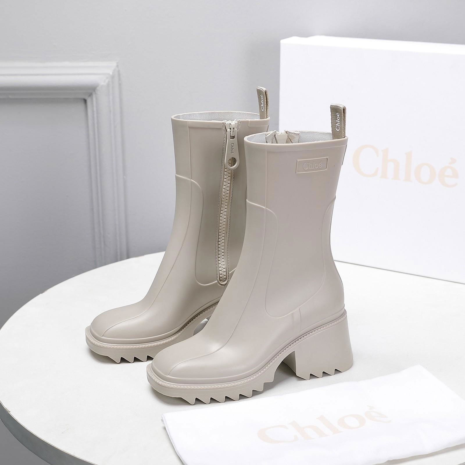       Betty logo embossed rubber boots       rain boots 5
