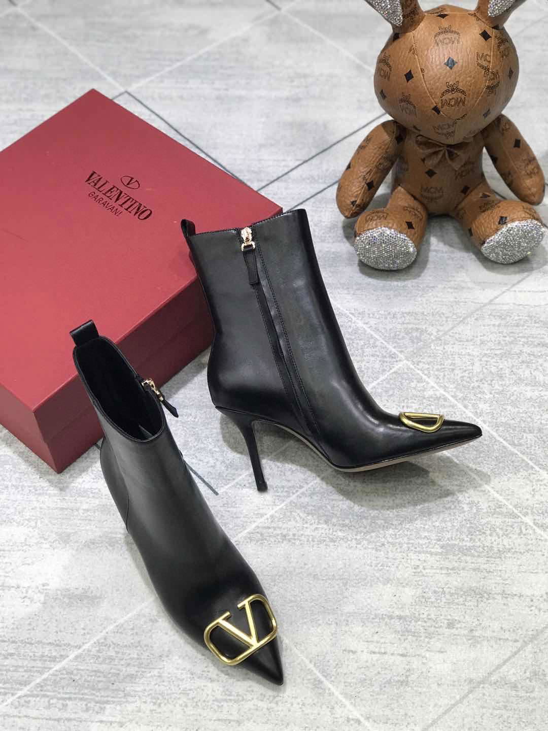           Garavani VLOGO pointed toe ankle boots Ladies leather heel boots 2