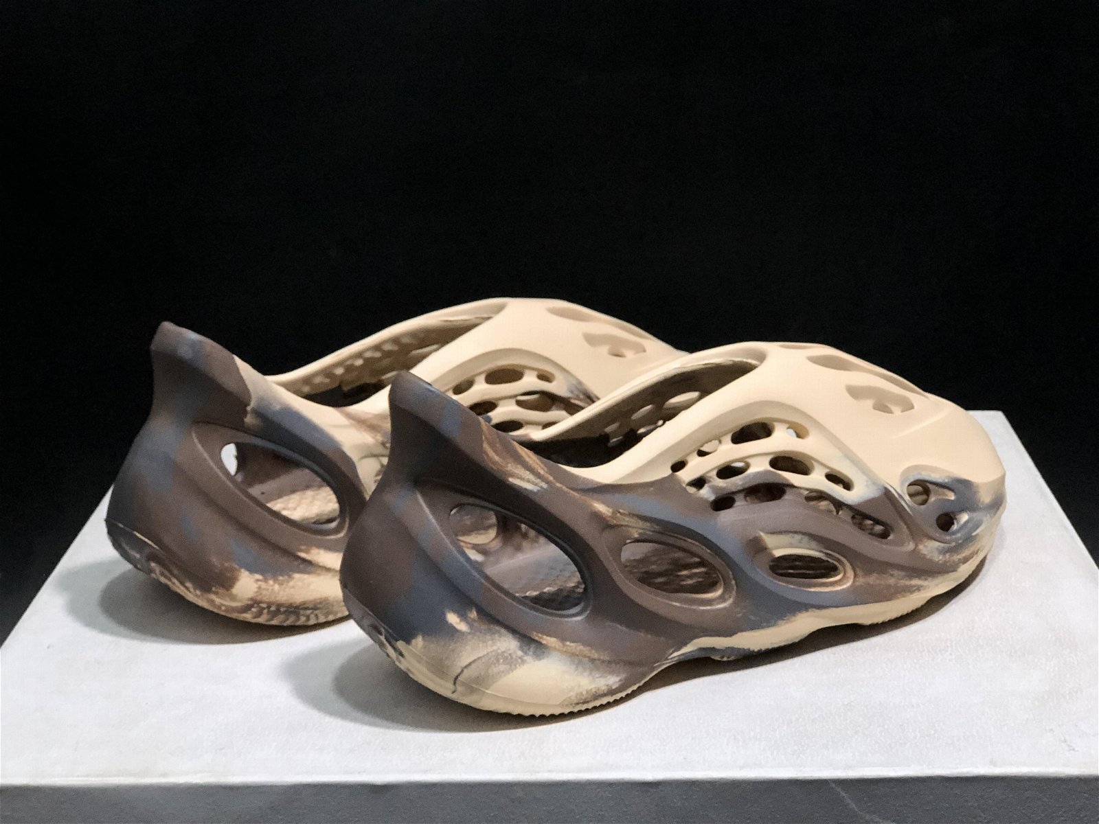        originals Yeezy Foam Runner MX Cream Clay sandal Yeezy women sandals  3