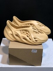        originals Yeezy Foam Runner beige men yeezy sandal shoes 