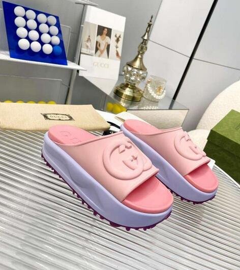       Women’s slide sandal with interlocking G Women platform slides pink 5