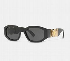 medusa Biggie sunglasses black with gold frame eyewear