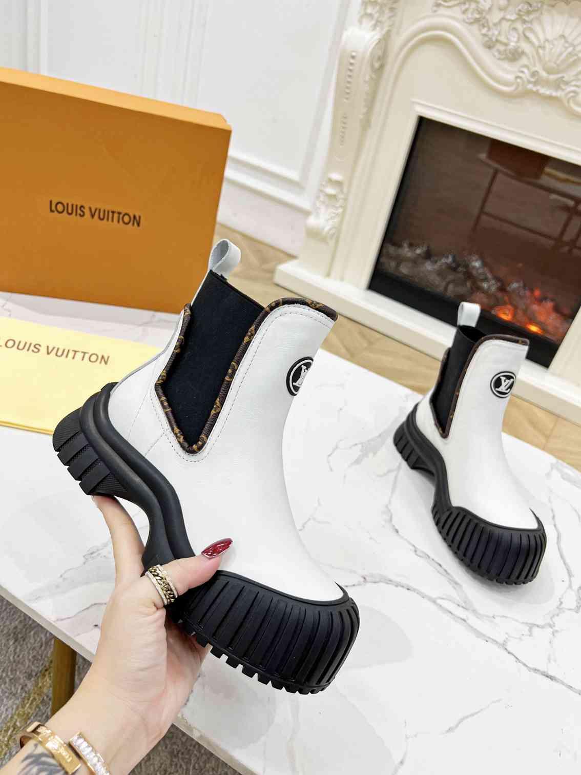 RUBY FLAT ANKLE BOOT lassic Chelsea boot RUBY FLAT ANKLE BOOT (China