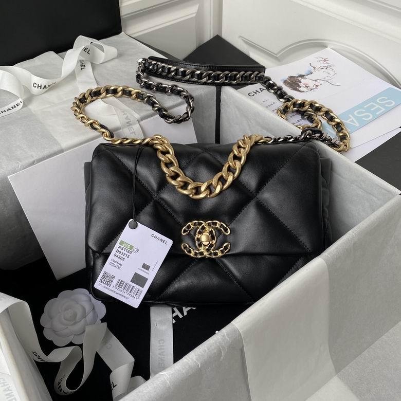        19 Flap Bag Lambskin Gold/Ruthenium-tone Maxi Black CC logo chain bag