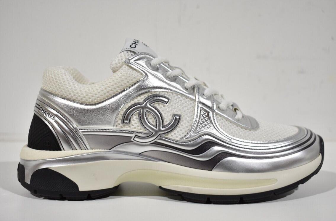        23C White Silver Metallic CC Logo Lace Up Flat Runner Trainer Sneaker
