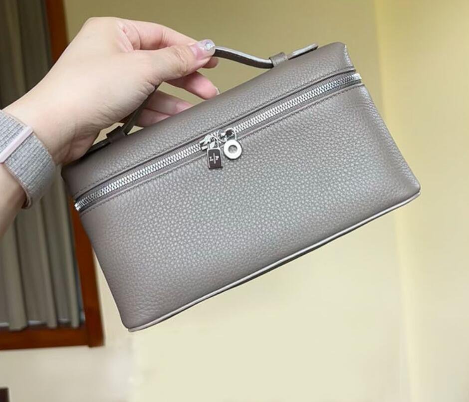 Loro Piana Extra Pocket Pouch L19 Fashion LP19 Lunch Box Bag Beauty Bag 4