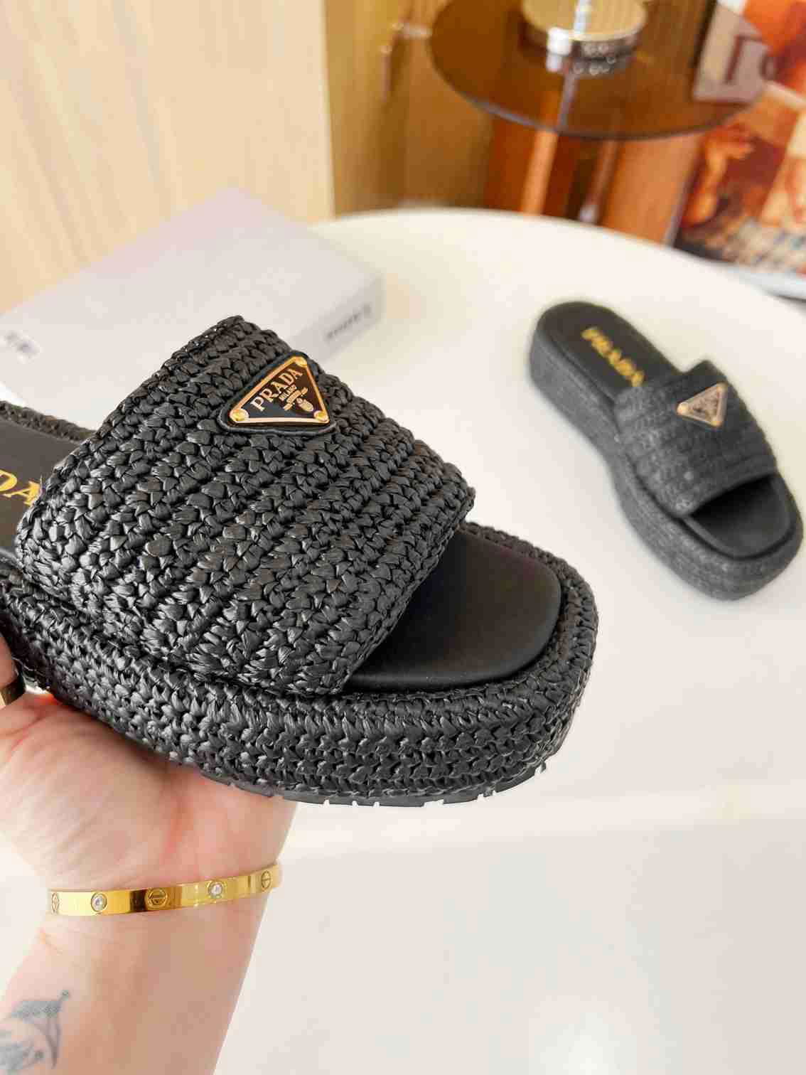       Women's Black Crocheted Raffia-effect Flatform Slides Grass Woven Matsuke  2