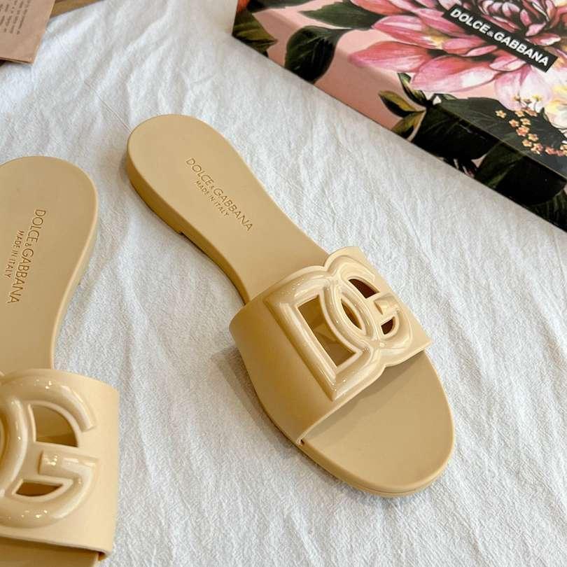 DG Bianca Interlock Slide Sandal     CALFSKIN SLIDES WITH DG MILLENNIALS LOGO 5