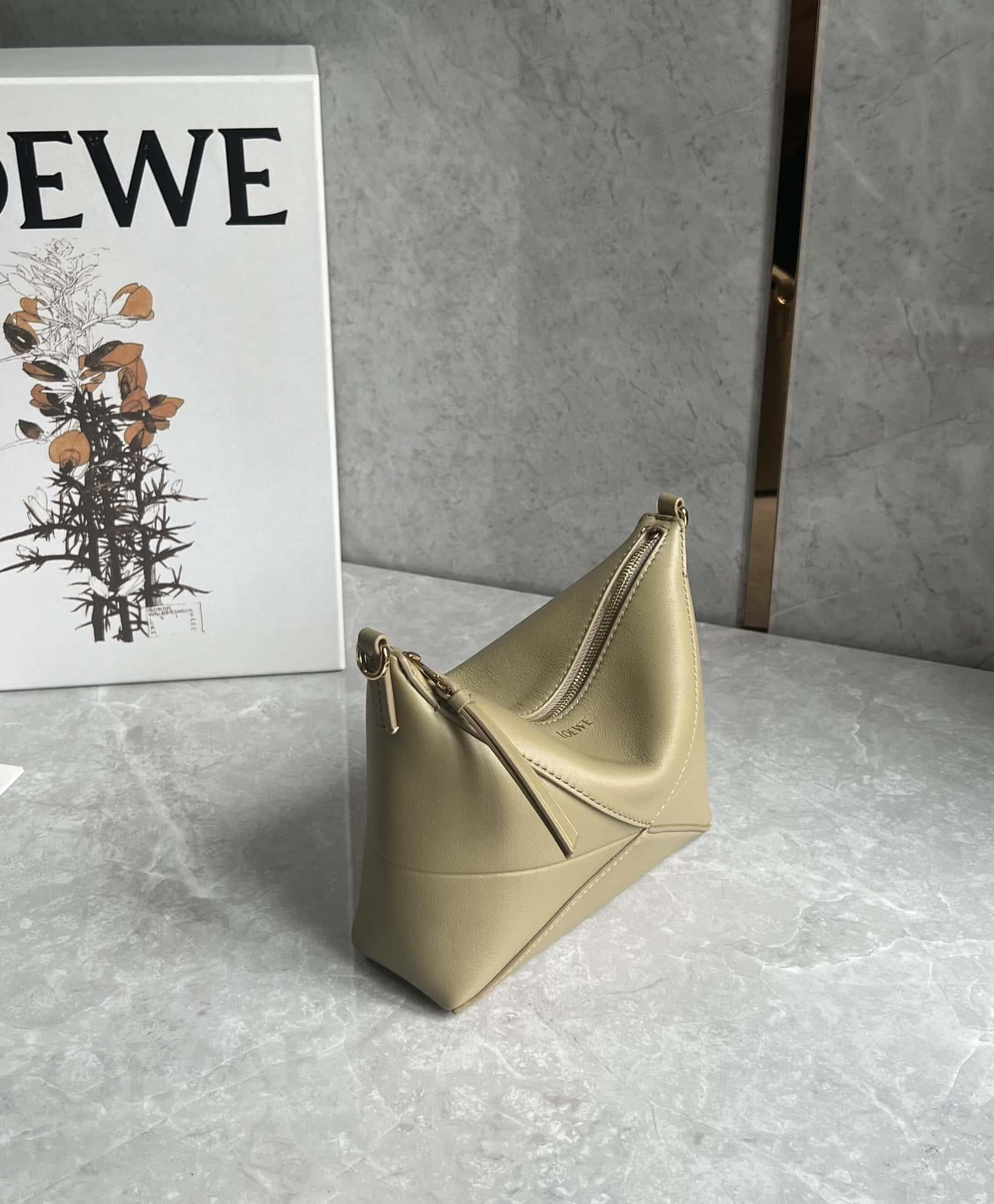       Puzzle Fold pouch in shiny nappa calfskin Black       hobo bag 18