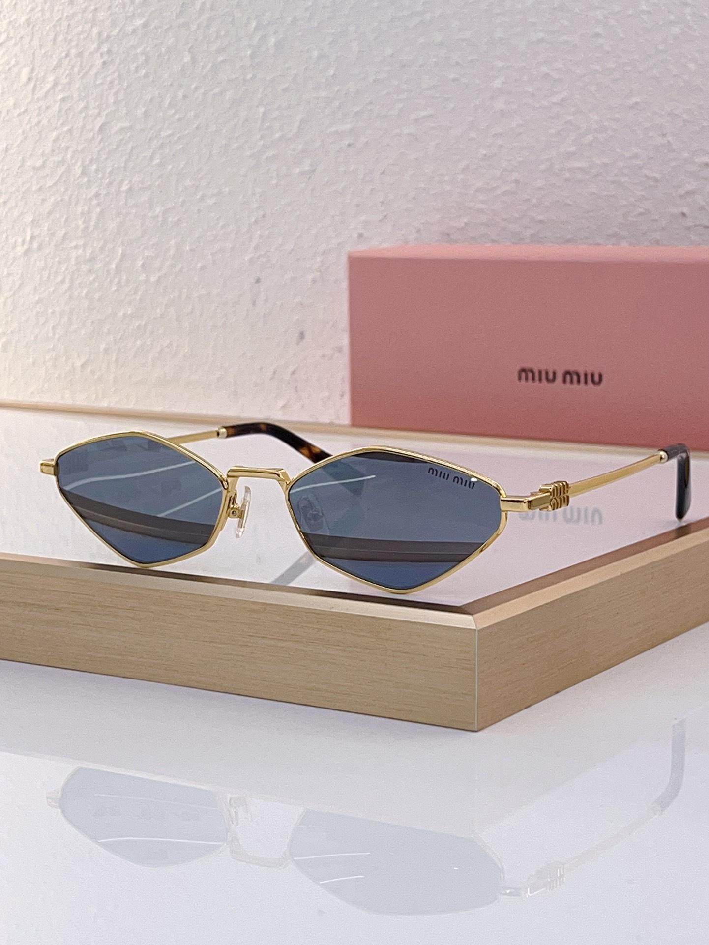 Miu Miu Eyewear logo lettering geometric frame sunglasses Miu Regard sunglasses  4