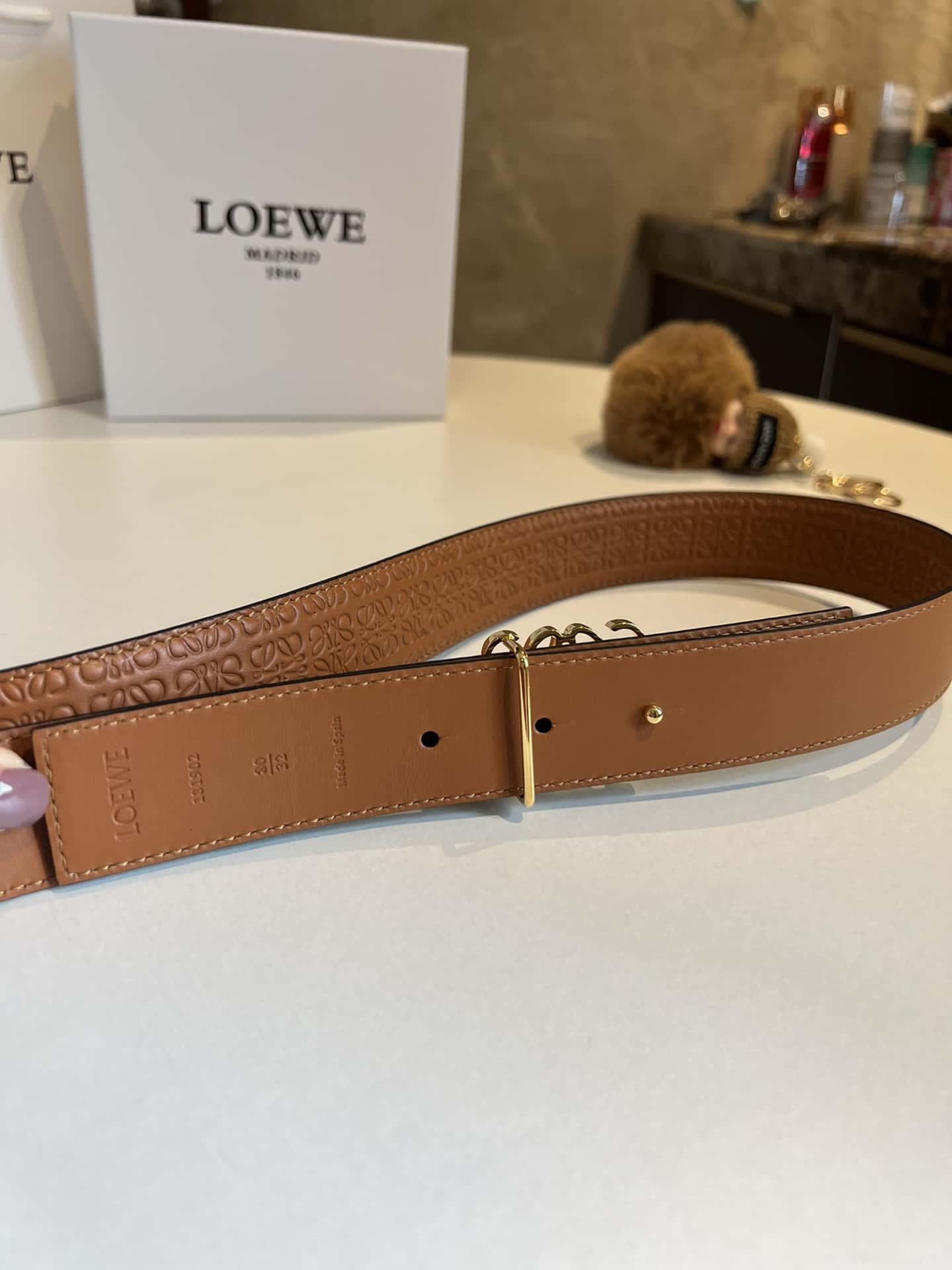        Anagram Logo Leather Belt       Women Materials Belt  5