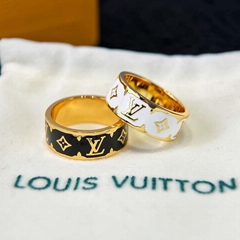              Nanogram Enamel Ring     nitials Logo ring 