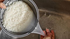 5 WAYS TO BEAUTIFY THE SKIN FROM RICE WATER