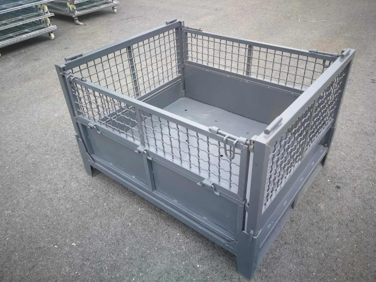 Galvanized wire mesh storage container