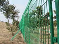 factor price Hot sale 3d triangle bending panel fence for farm