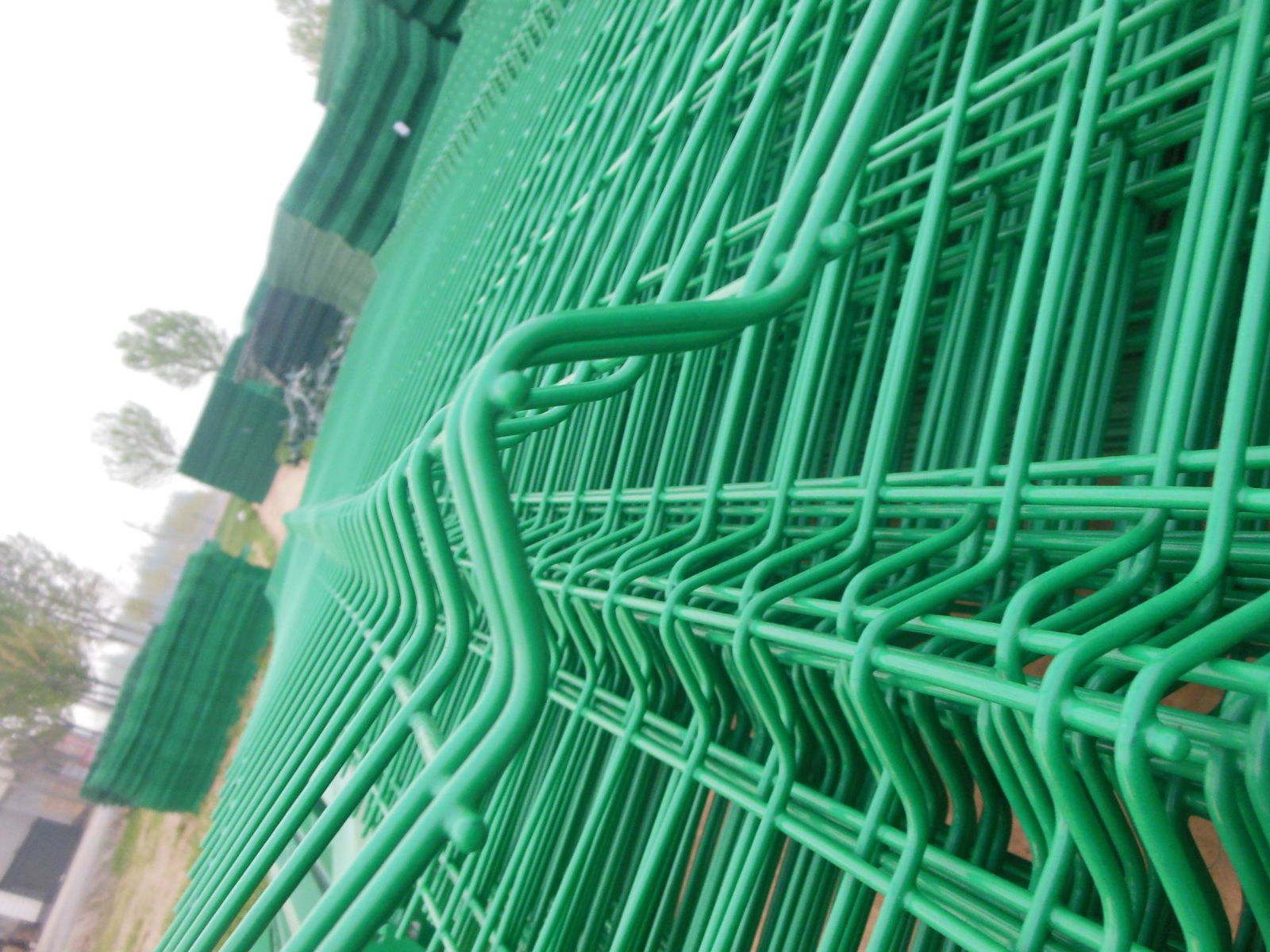 factor price Hot sale 3d triangle bending panel fence for farm 2