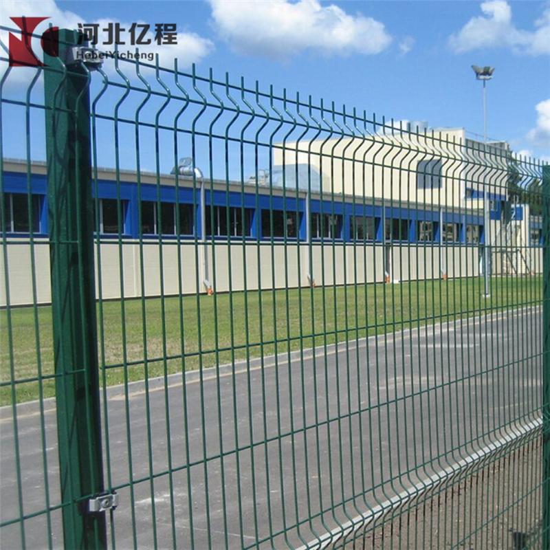 Galvanized and PVC Coated Triangle Bend 3D Curved Welded Fence