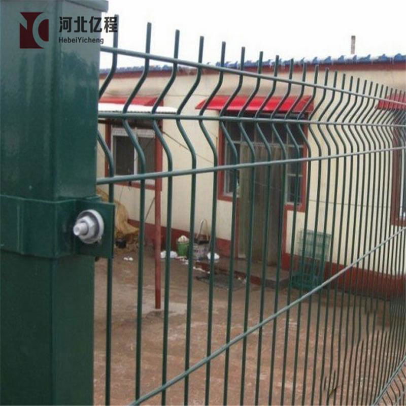 Galvanized and PVC Coated Triangle Bend 3D Curved Welded Fence 2