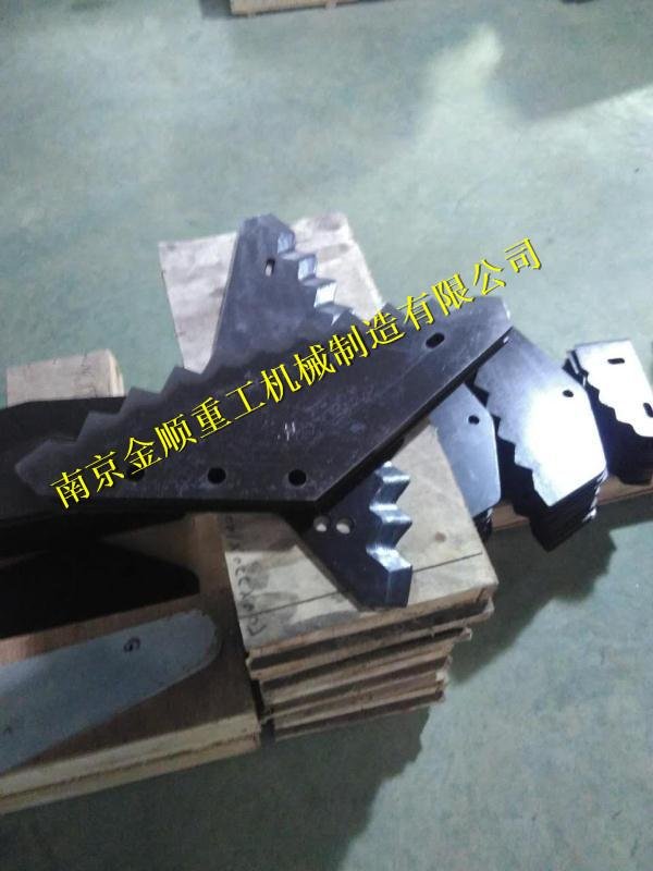 Serrated blade of feed mixer 3