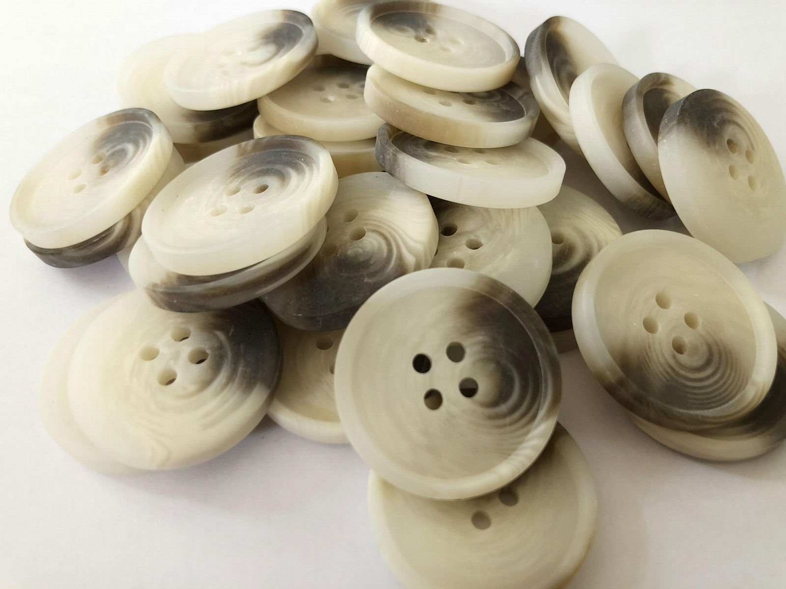 Polyester4-hole button matte version vintage buttons with thin edge 25mm 3