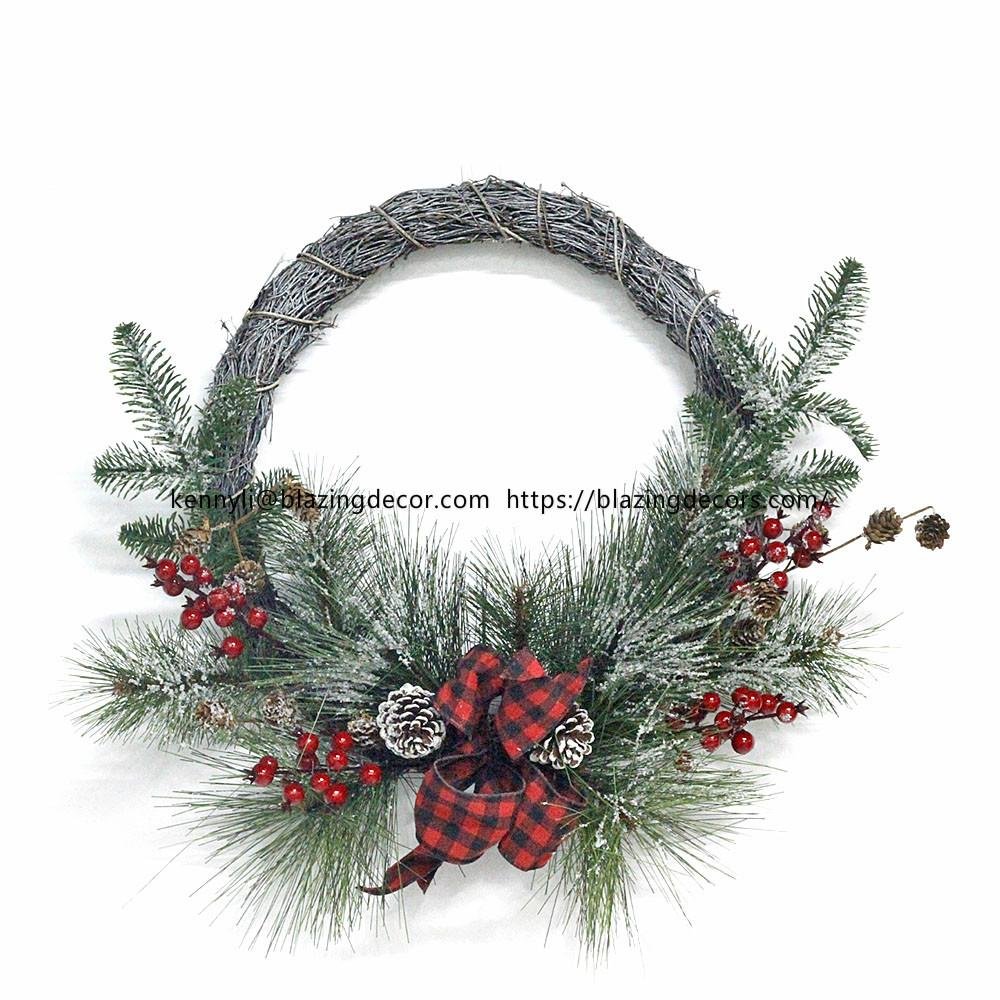 Hot Selling Decorative Christmas Wreath with Ornaments 4
