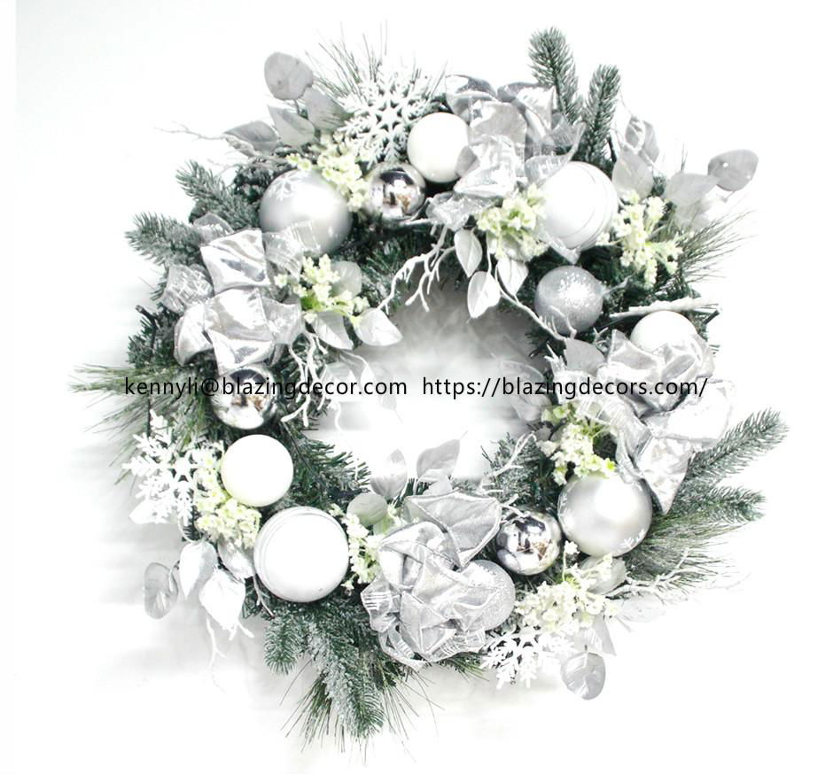 Hot Selling Decorative Christmas Wreath with Ornaments 5