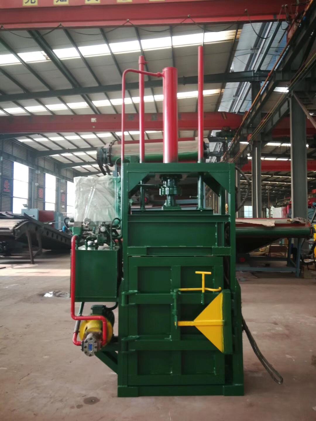 Vertical Baler with Manual Operation