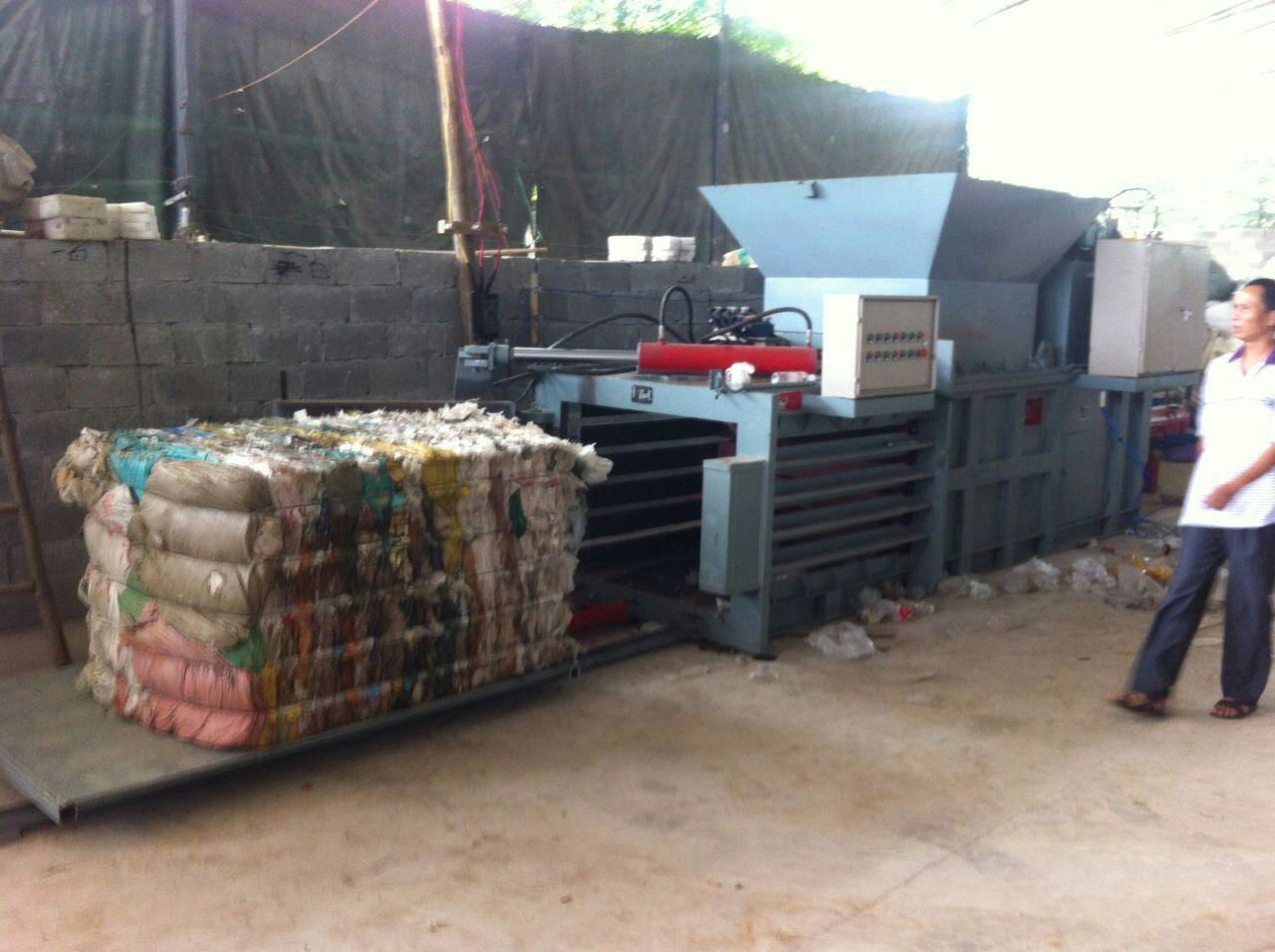 Closed Type Waste Plastic Baler