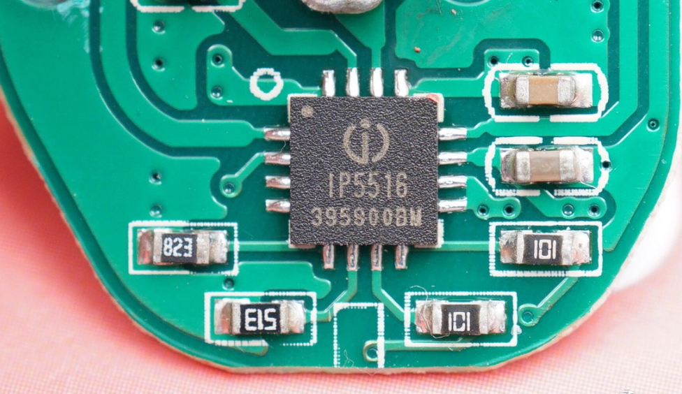 Original electronic components integrated circuit power chip SOP-16 IP5108E  2