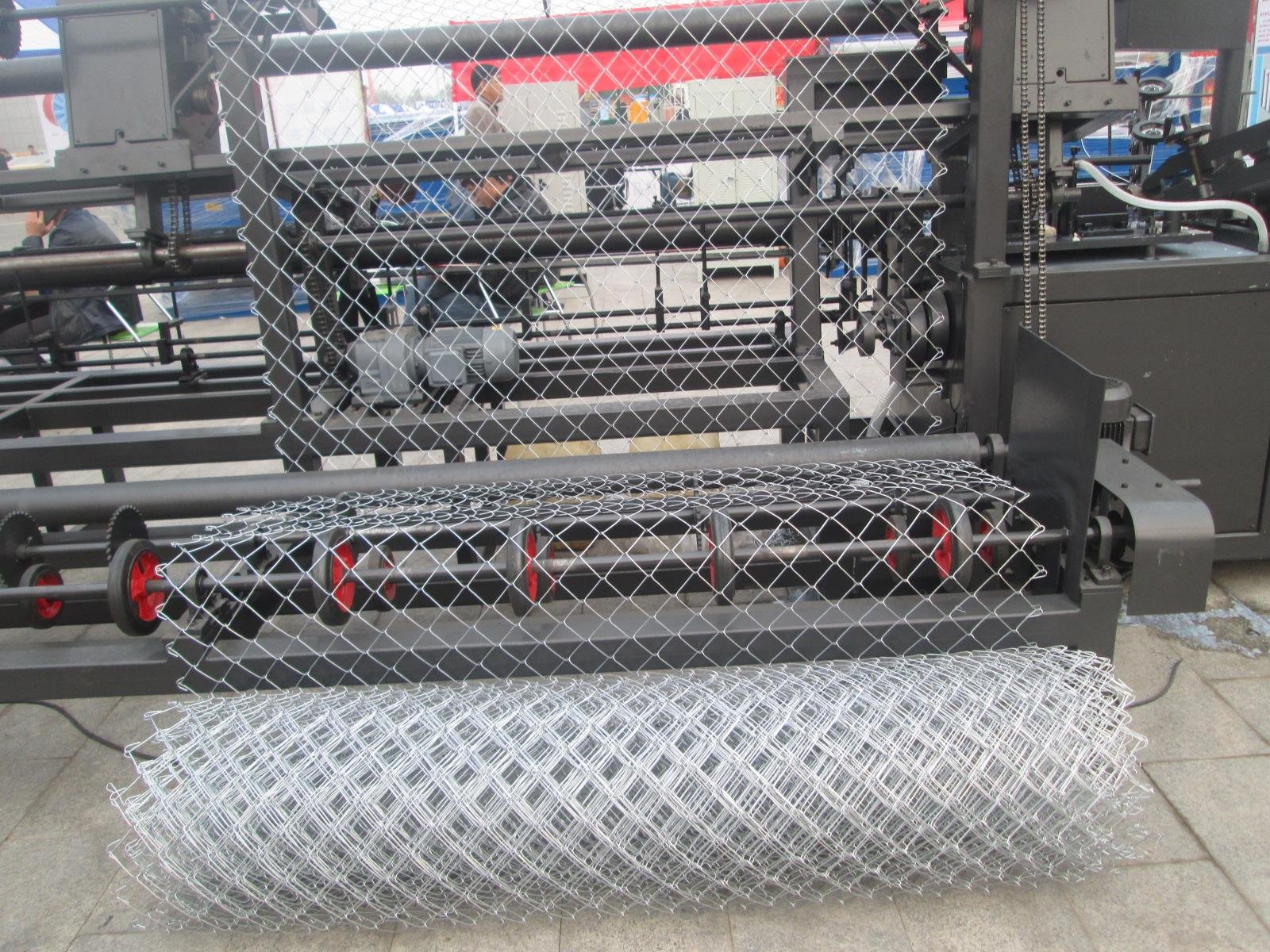 勾花網體育場圍欄網鍍鋅鐵絲網PVC包塑護欄網 2