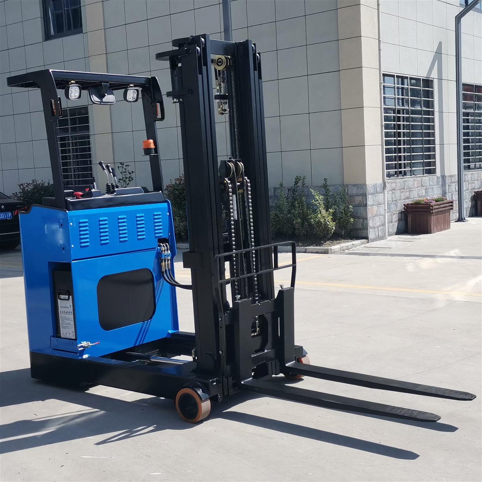 seat mounted battery large forward moving forklift 1.5T forward moving stacker 4