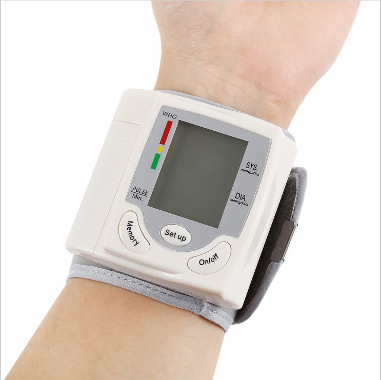 手腕式血压计工厂批发 智能健康外贸产品英文电子心率血压测量仪