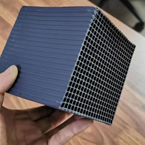 大孔蜂窩活性炭 空氣淨化活性碳塊廢氣處理蜂窩活性炭塊磚800碘值 3