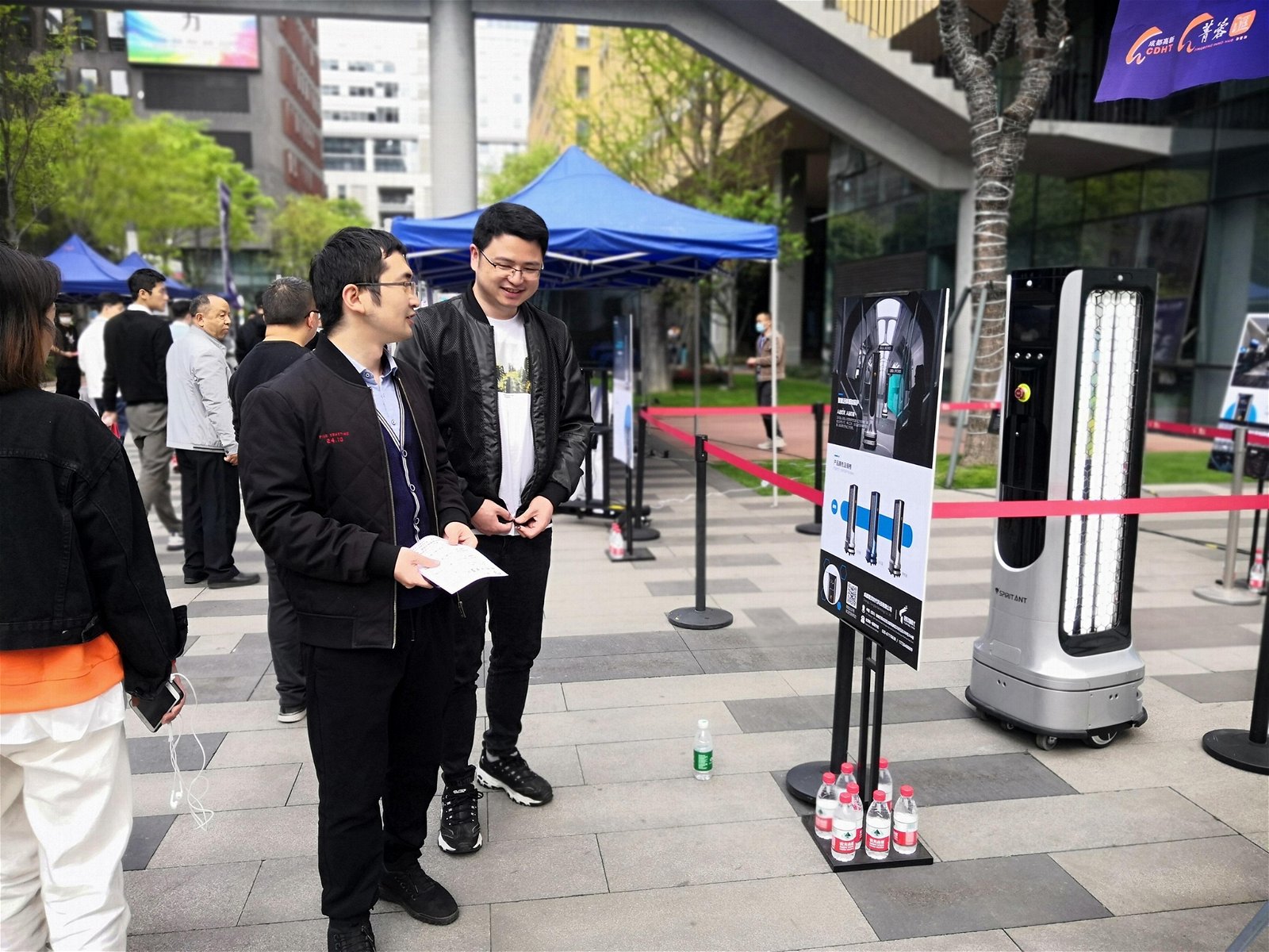 Latest hotel hospital autonomous sanitizing UVC mobile robot with UV light 4