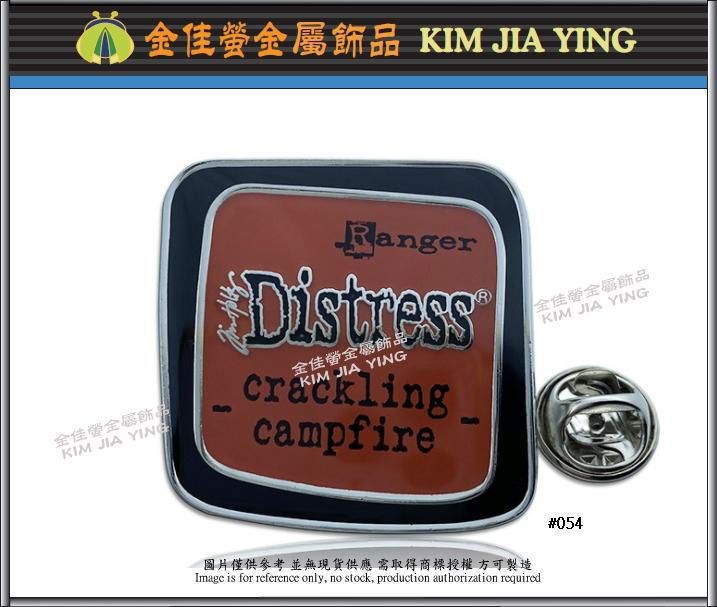 customized color enamel metal badge 4