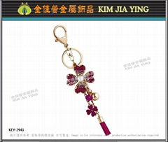 Four-leaf clover rhinestone tassel key ring