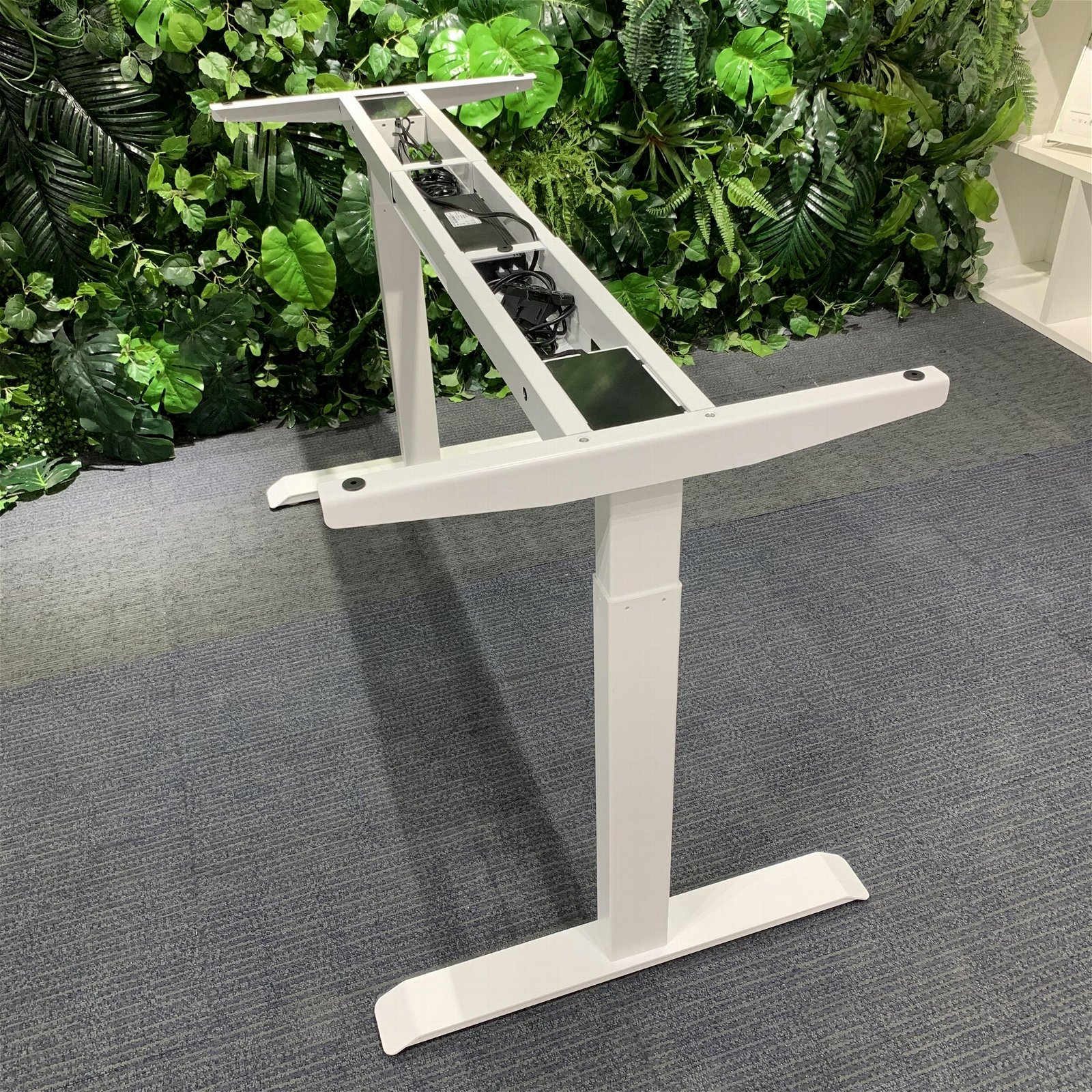 Dual motor height adjustable sit standing desk 
