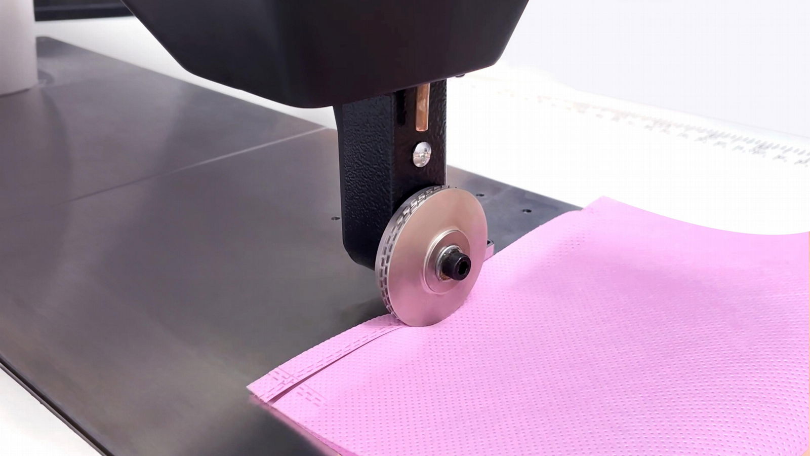 Ultrasonic lace sewing machine 4