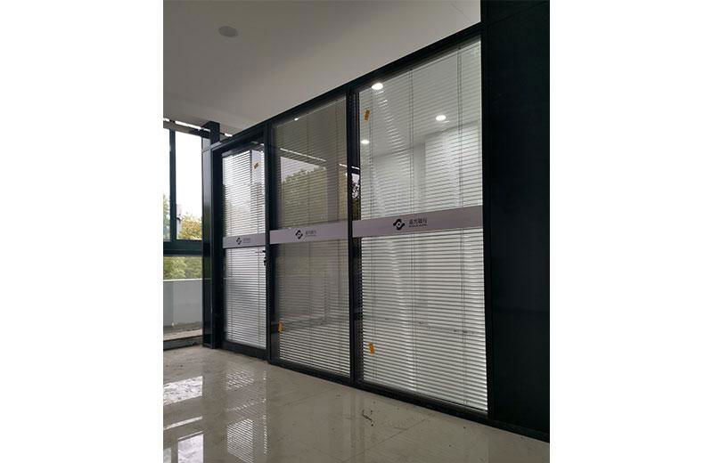 蘇州辦公室玻璃隔斷-百葉玻璃隔斷-全景玻璃隔斷 4