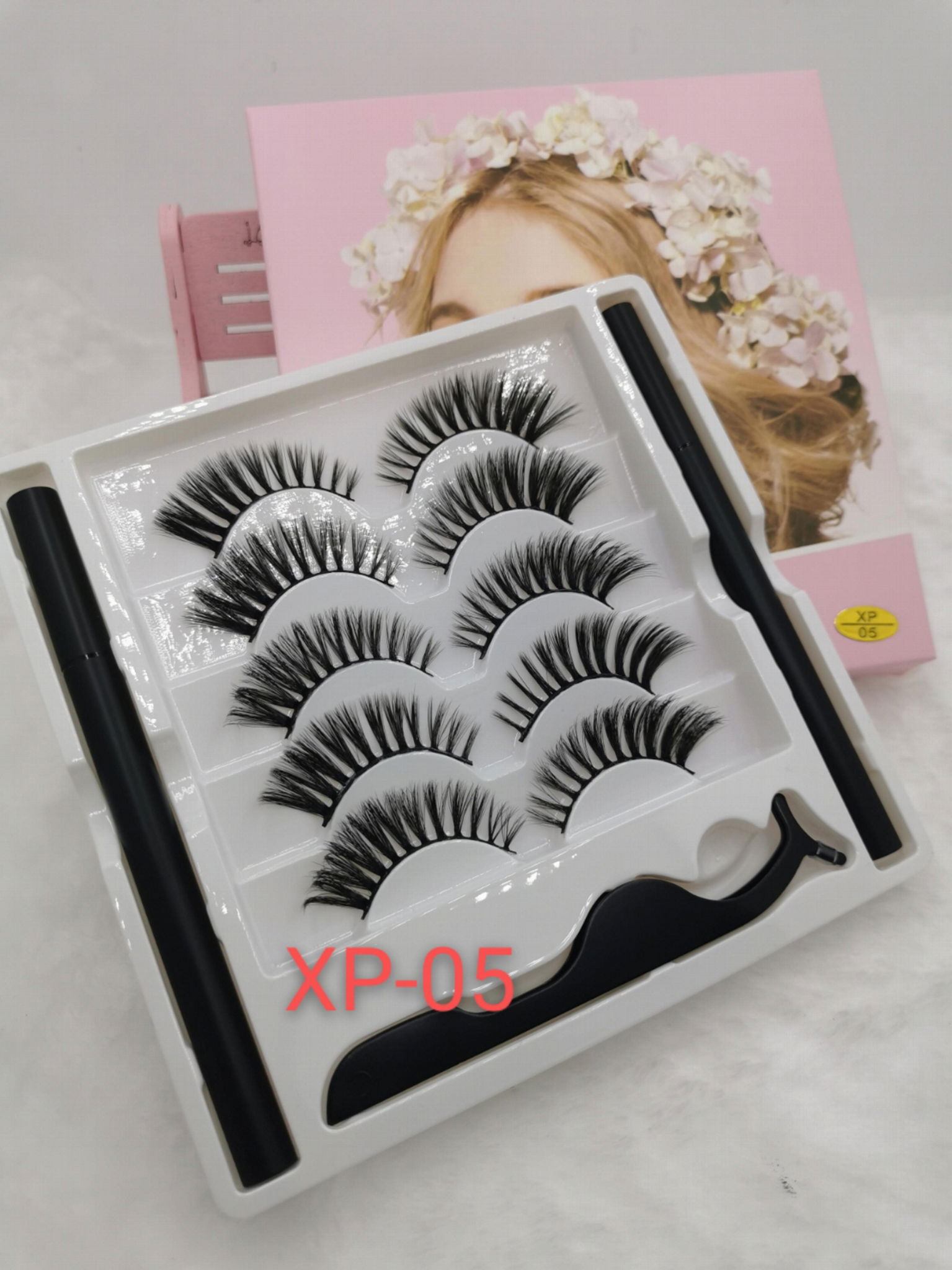 5 pairs synthetic eyelashes +2 adhesive eyeliner+1 tweezer