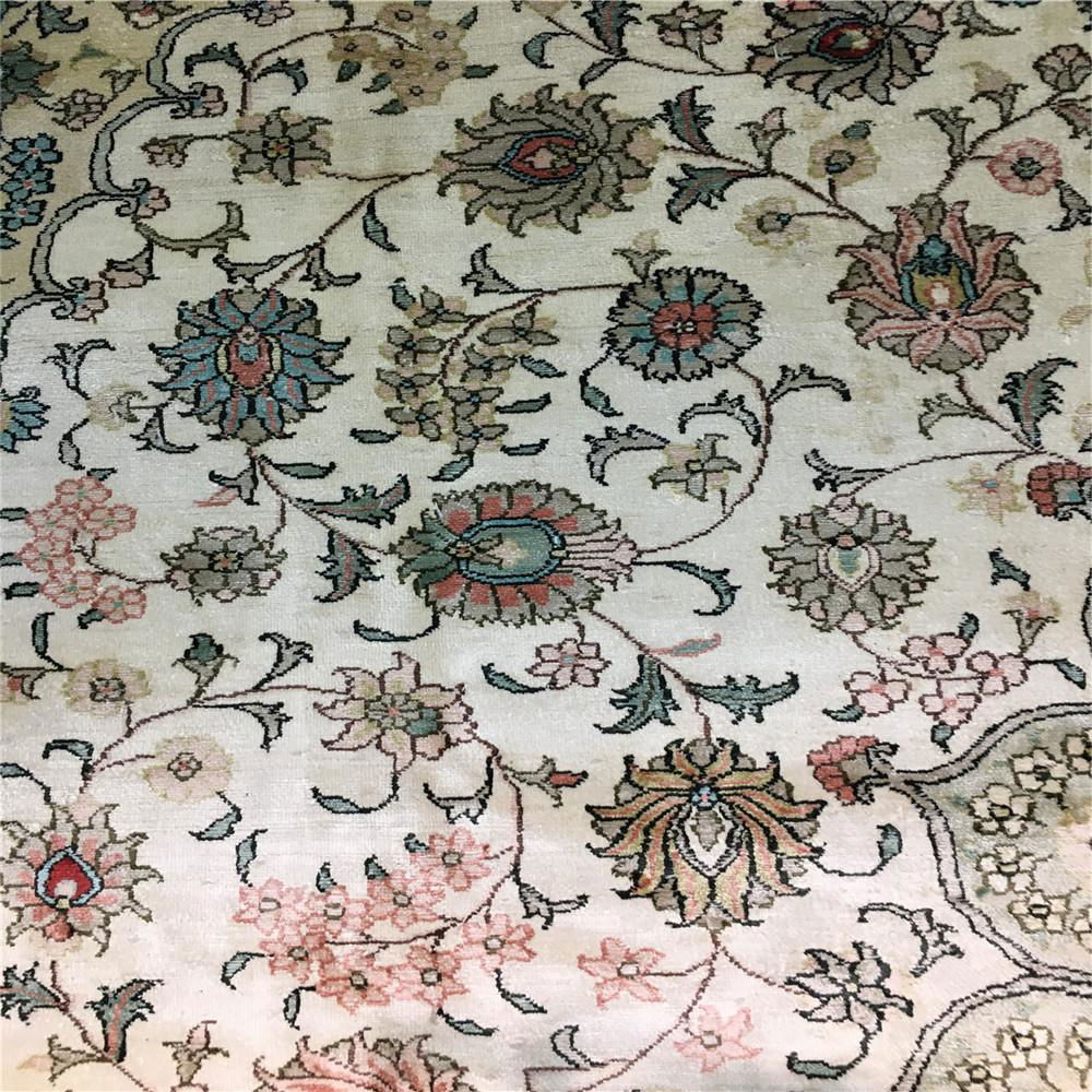Yixiu Technology Exhibition and sale of Handmade Silk Oriental pattern carpet 4