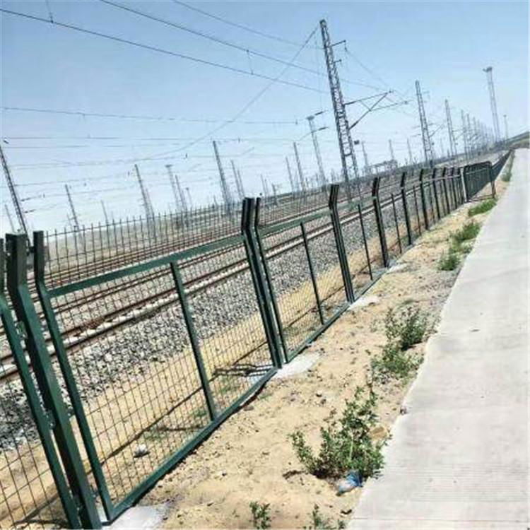 铁路防护栅栏,铁路隔离栅,铁路围栏网 3