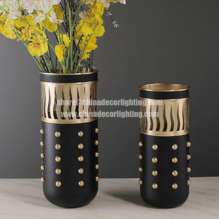 Light Luxury Creative Metal Craft Vase 1