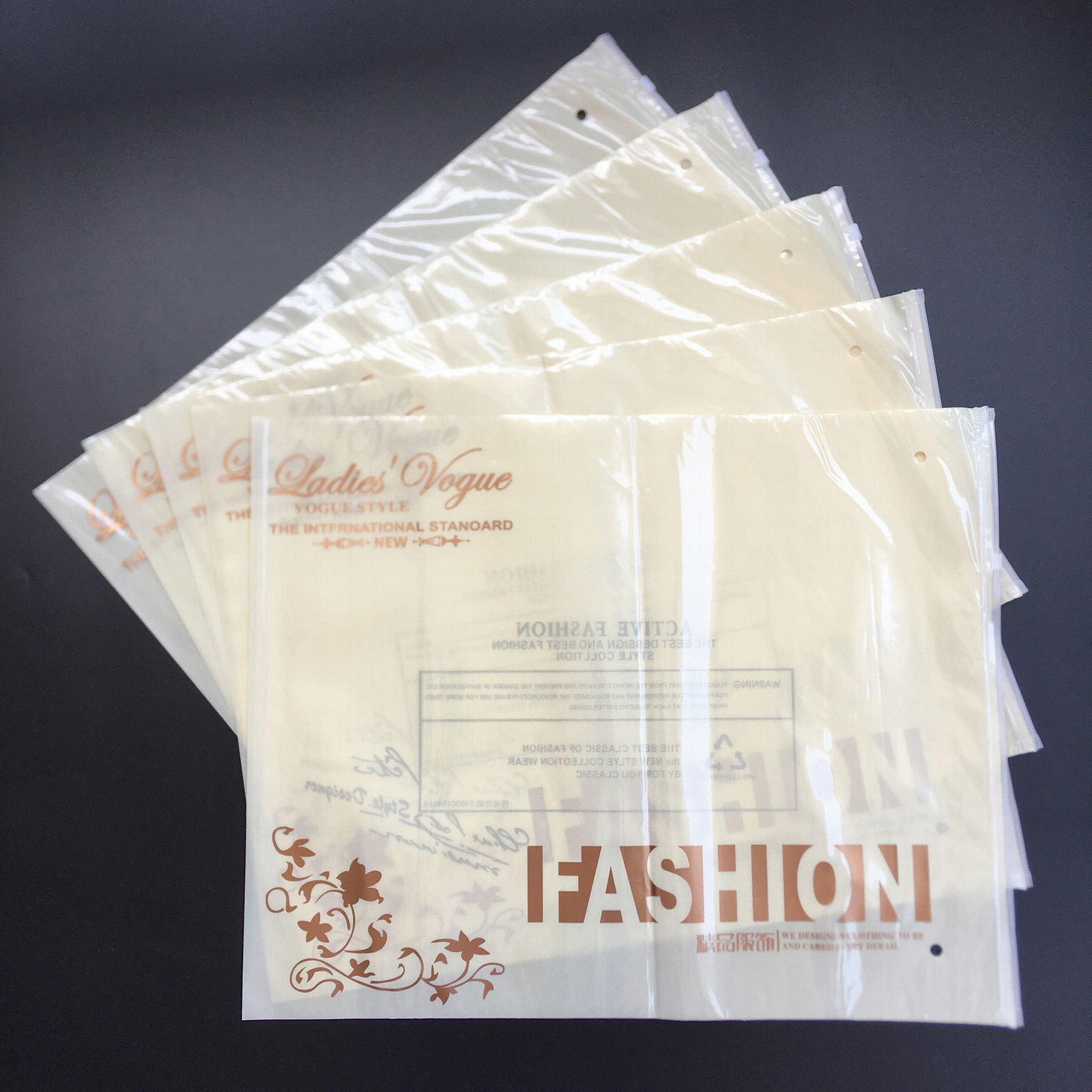 Plastic packaging bags with zipper for clothing