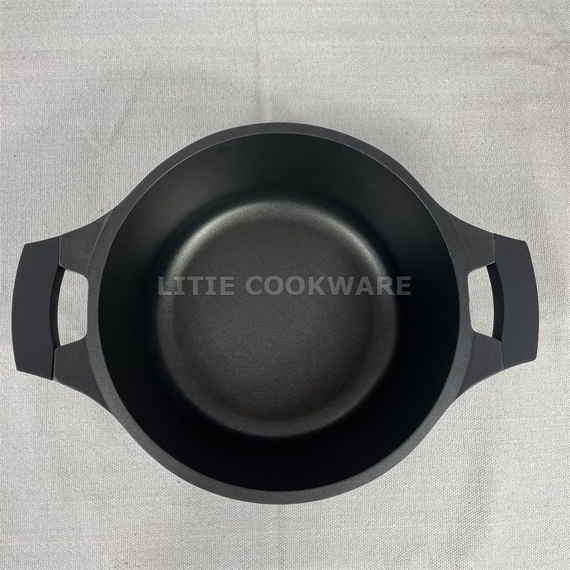 Black nonstick Coating Die cast aluminum casserole  3