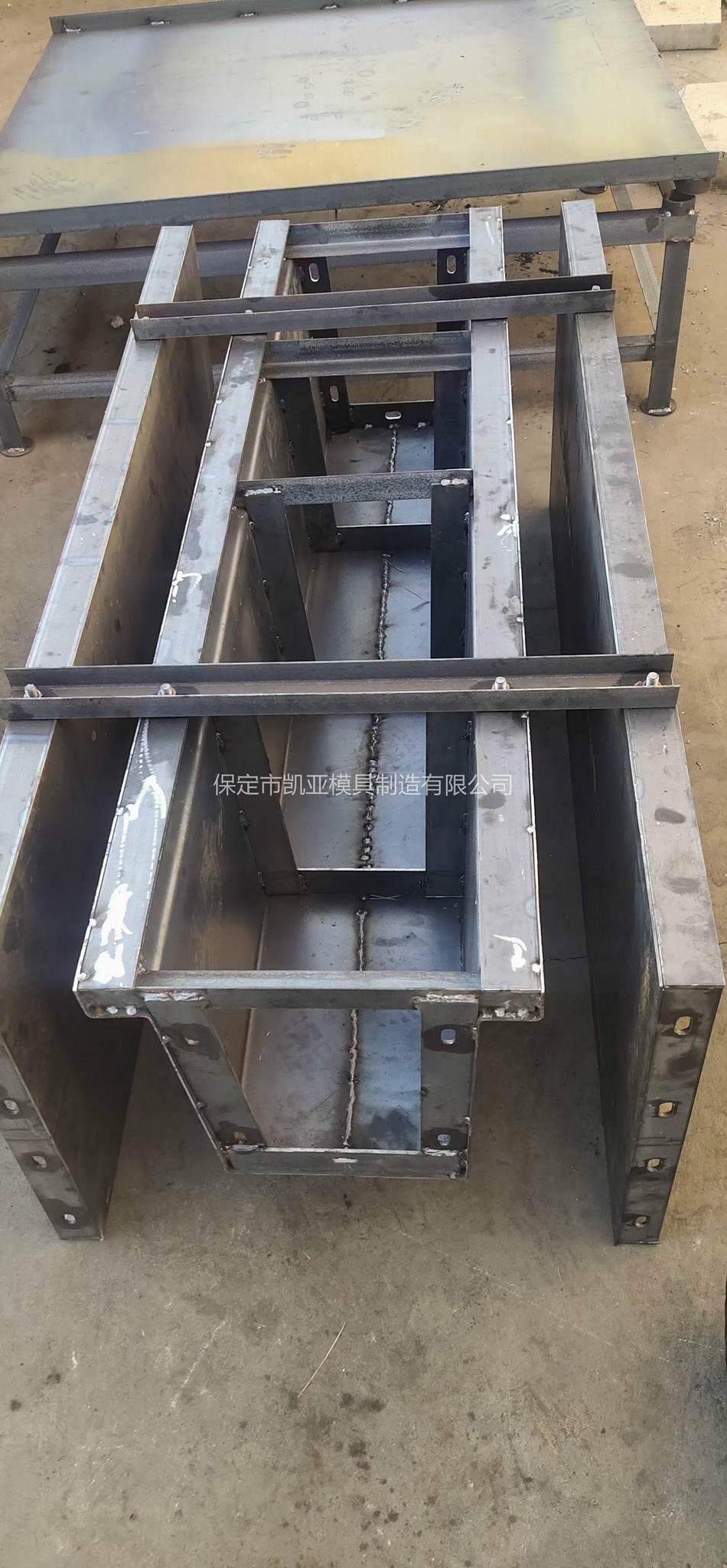 水泥电缆槽模具 电缆槽模具 凯亚模具来电定制 4